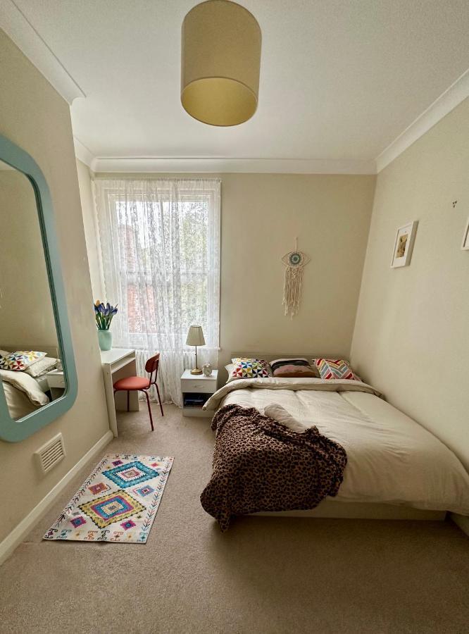 Habitación en casa particular Cosy 3 Bedroom Flat Nearby Willsden Londres
