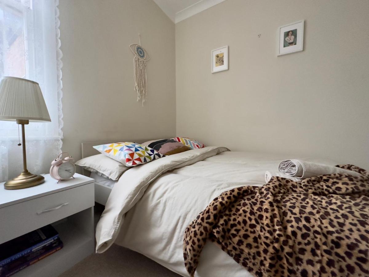 Cosy 3 Bedroom Flat Nearby Willsden Londres