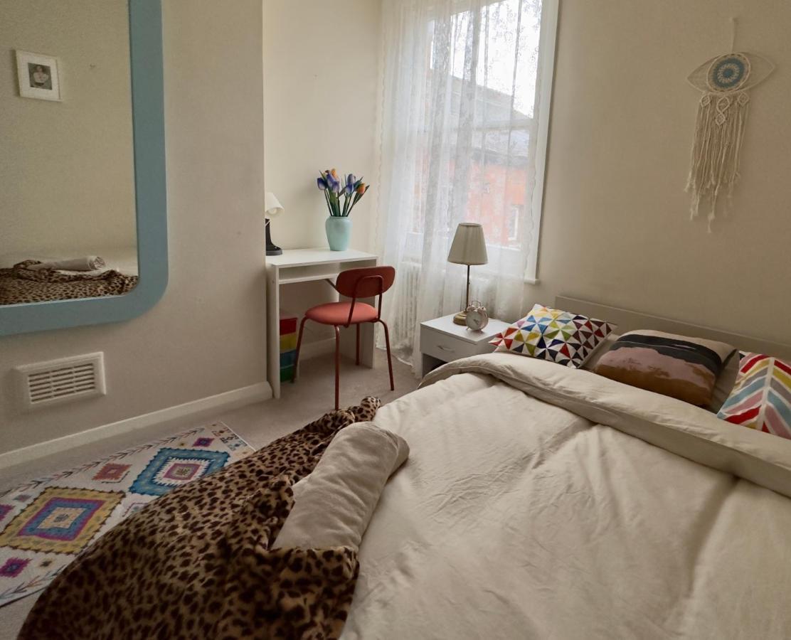 Cosy 3 Bedroom Flat Nearby Willsden * Londres